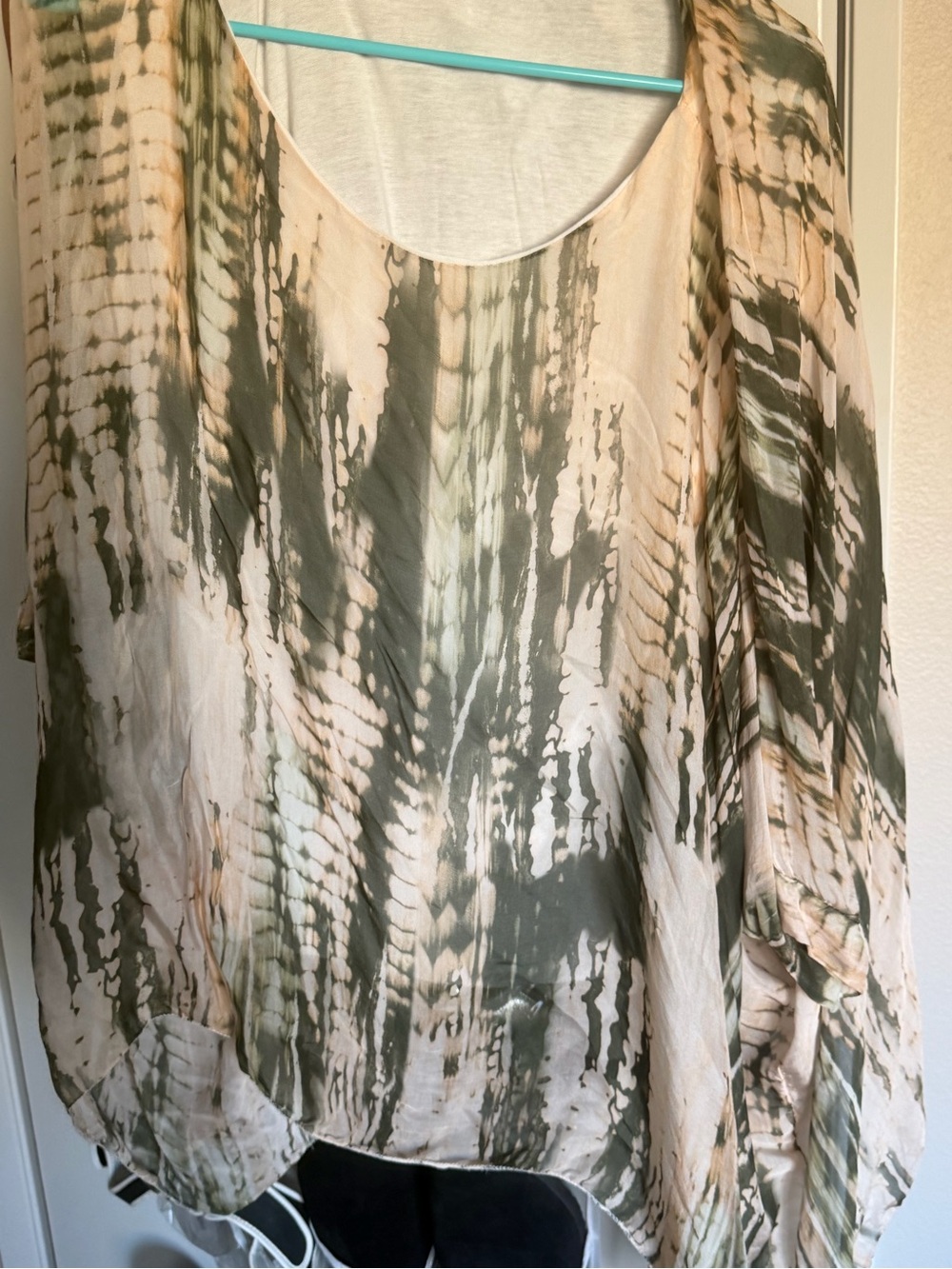 Flowy Tie-Dye Scoop Neck Blouse - Olive & Beige